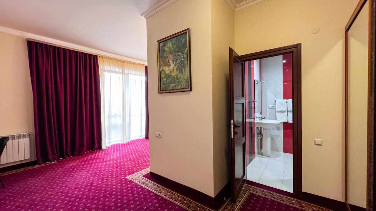 Olympavan Hotel Yerevan Exterior photo