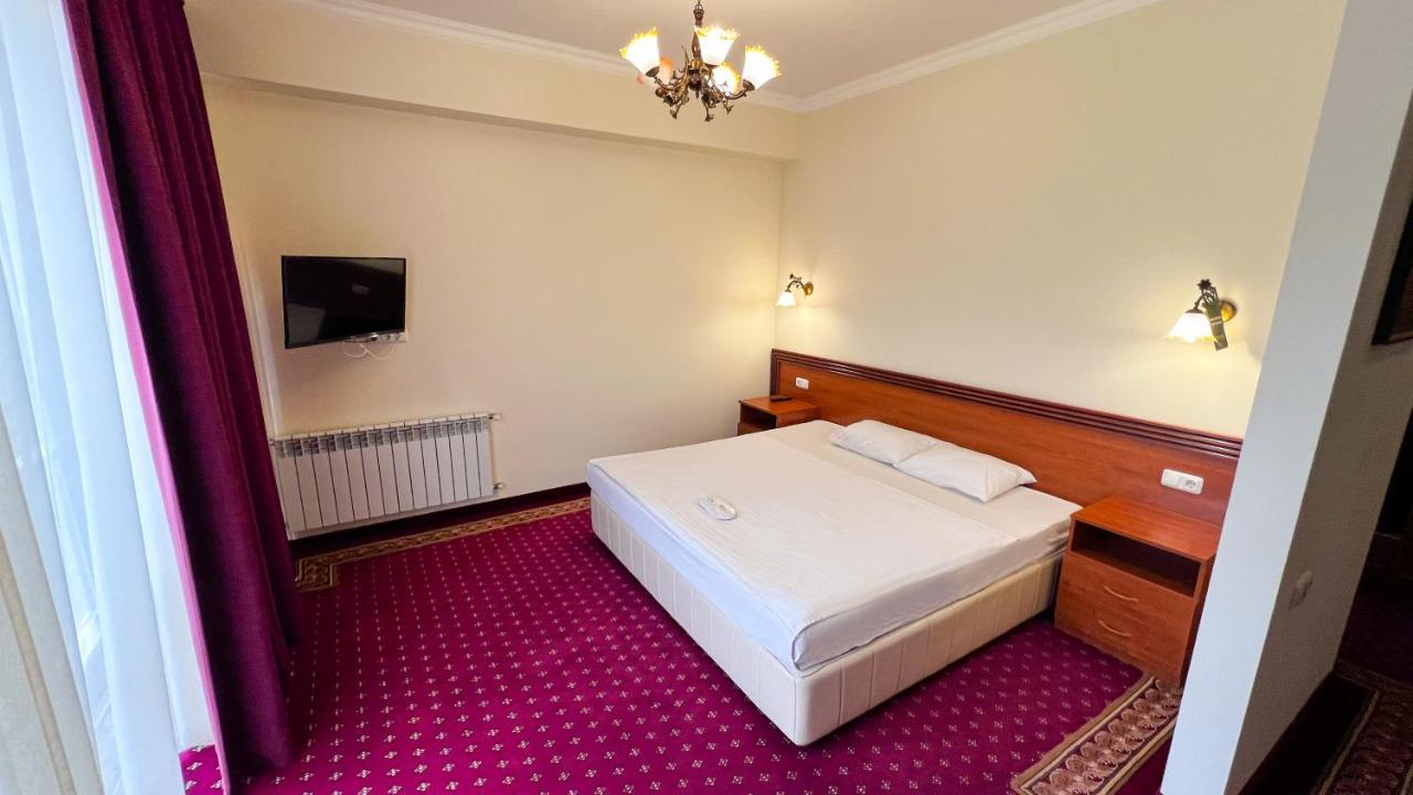 Olympavan Hotel Yerevan Exterior photo